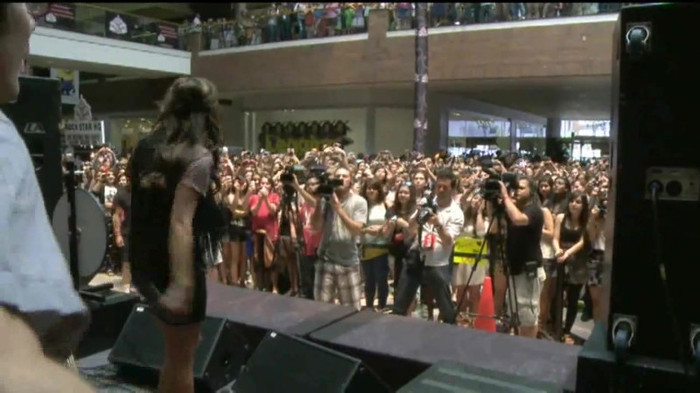 Demi Lovato  Live at Glendale Galleria  in LA for Cambio in HD 05843 - Demilush Live at Glendale Galleria in LA for Cambio Part o11
