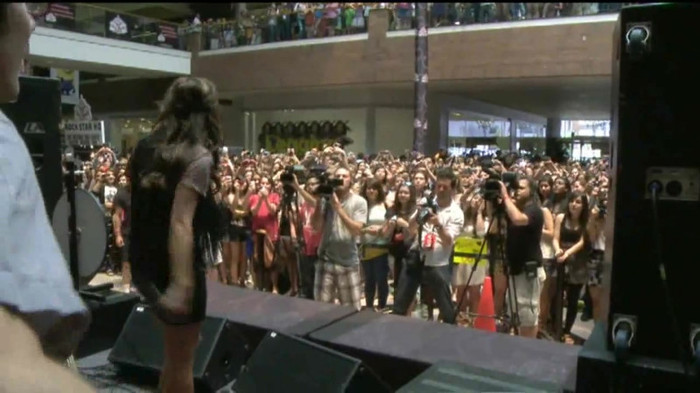 Demi Lovato  Live at Glendale Galleria  in LA for Cambio in HD 05844 - Demilush Live at Glendale Galleria in LA for Cambio Part o11