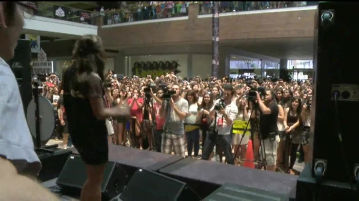 Demi Lovato  Live at Glendale Galleria  in LA for Cambio in HD 05851 - Demilush Live at Glendale Galleria in LA for Cambio Part o11