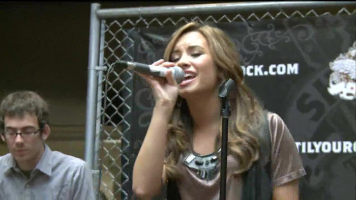 Demi Lovato  Live at Glendale Galleria  in LA for Cambio in HD 05900 - Demilush Live at Glendale Galleria in LA for Cambio Part o11