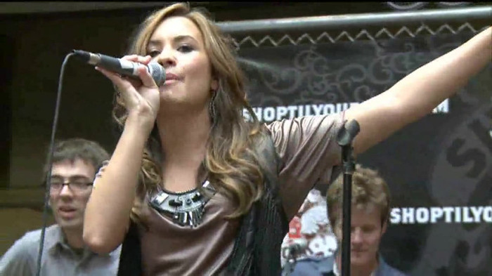 Demi Lovato  Live at Glendale Galleria  in LA for Cambio in HD 05938