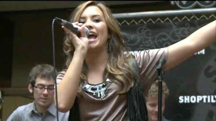 Demi Lovato  Live at Glendale Galleria  in LA for Cambio in HD 05952