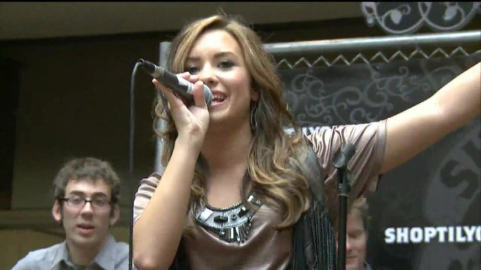 Demi Lovato  Live at Glendale Galleria  in LA for Cambio in HD 05963