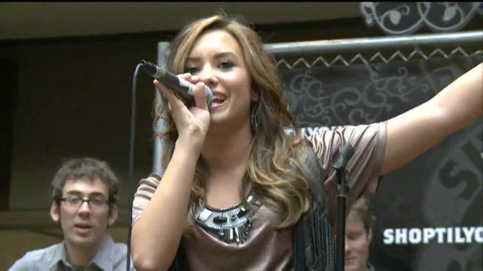 Demi Lovato  Live at Glendale Galleria  in LA for Cambio in HD 05964