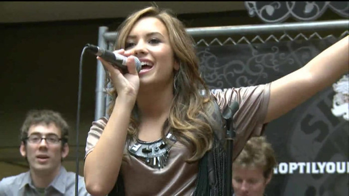 Demi Lovato  Live at Glendale Galleria  in LA for Cambio in HD 05975