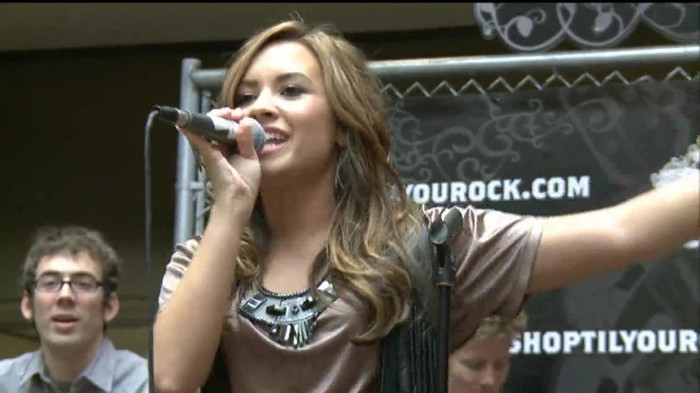 Demi Lovato  Live at Glendale Galleria  in LA for Cambio in HD 05984