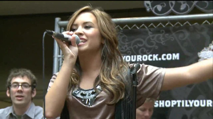Demi Lovato  Live at Glendale Galleria  in LA for Cambio in HD 05986