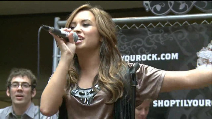 Demi Lovato  Live at Glendale Galleria  in LA for Cambio in HD 05988