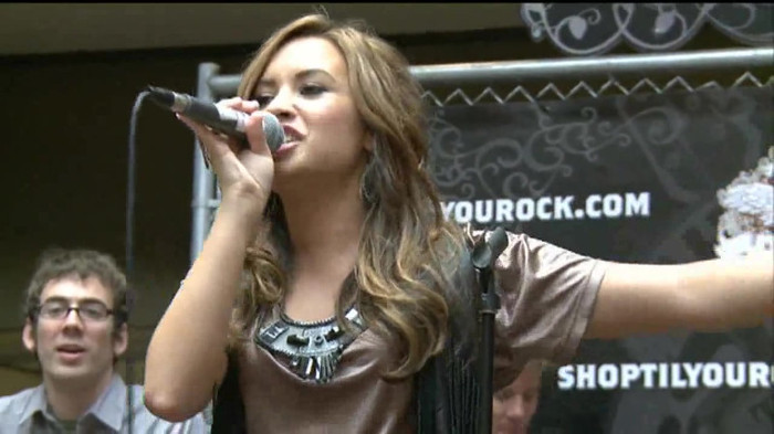 Demi Lovato  Live at Glendale Galleria  in LA for Cambio in HD 05989