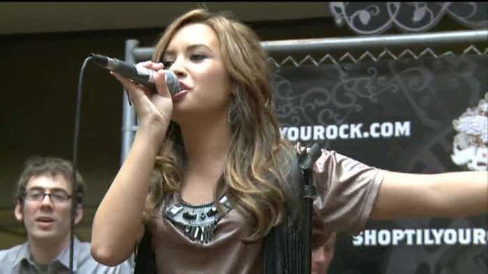 Demi Lovato  Live at Glendale Galleria  in LA for Cambio in HD 05992