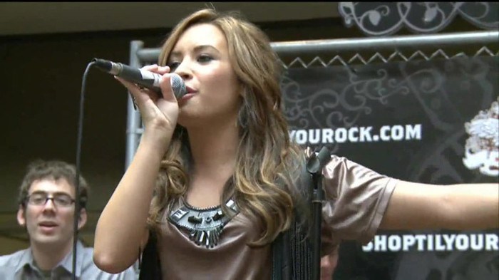 Demi Lovato  Live at Glendale Galleria  in LA for Cambio in HD 05994