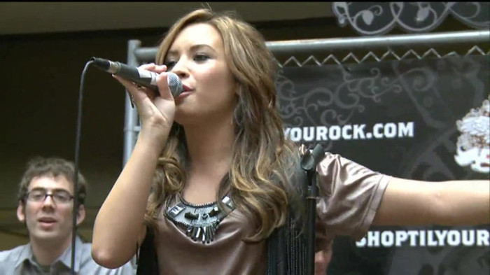 Demi Lovato  Live at Glendale Galleria  in LA for Cambio in HD 05995