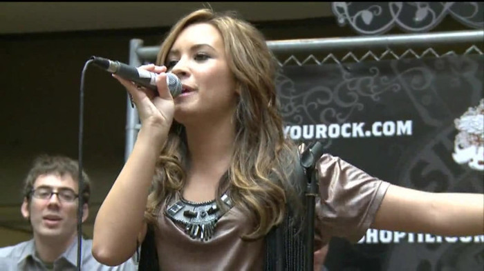 Demi Lovato  Live at Glendale Galleria  in LA for Cambio in HD 06000