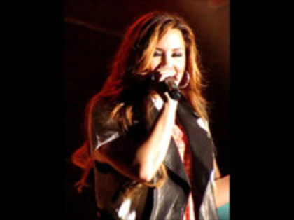 Demi Lovato - Moves Like Jagger (492) - Demilush - Moves Like Jagger Strawberry Festival oo2