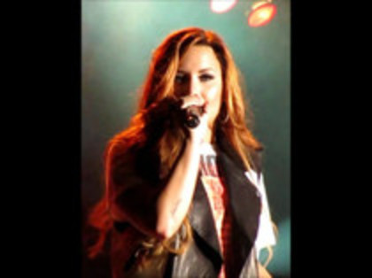 Demi Lovato - Moves Like Jagger (504)
