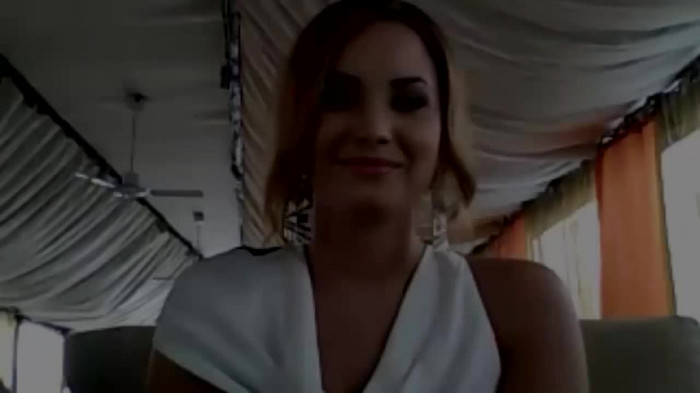 Demi Lovato - Message for her Italian Fans 006