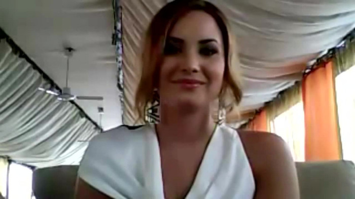 Demi Lovato - Message for her Italian Fans 013