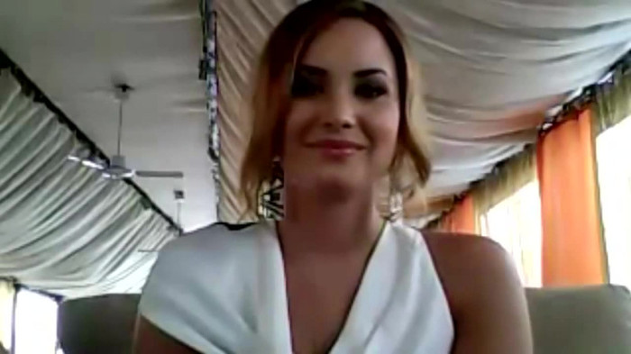 Demi Lovato - Message for her Italian Fans 014