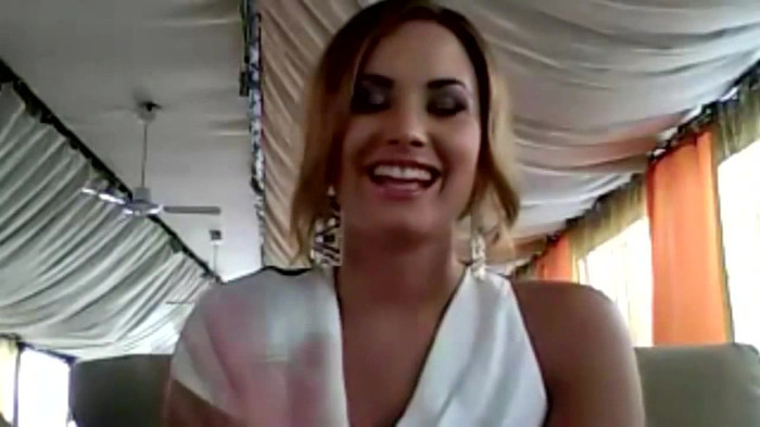 Demi Lovato - Message for her Italian Fans 029