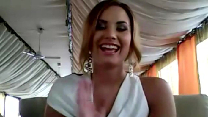 Demi Lovato - Message for her Italian Fans 032
