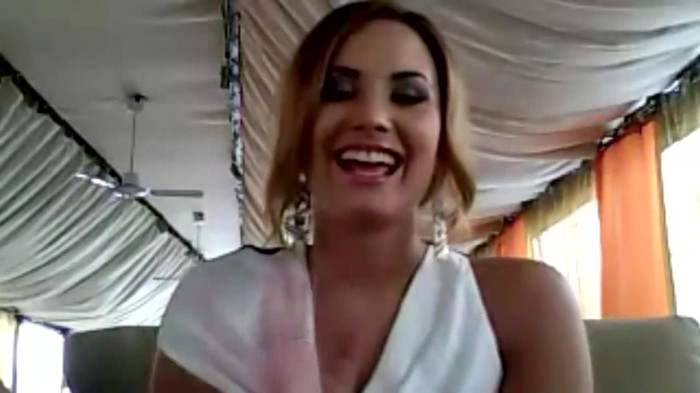 Demi Lovato - Message for her Italian Fans 033