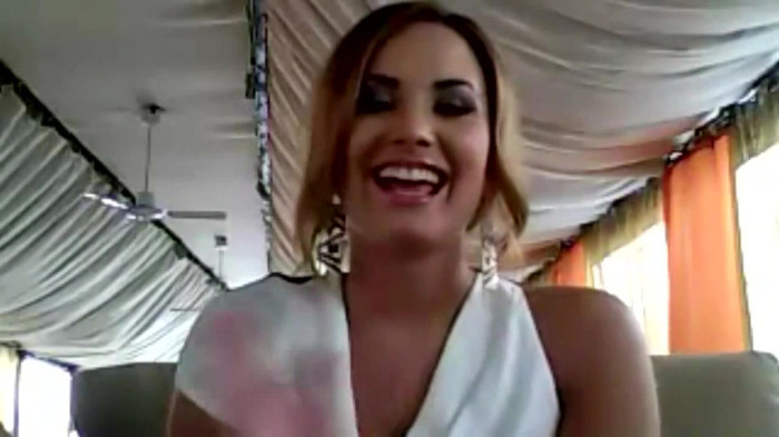 Demi Lovato - Message for her Italian Fans 034