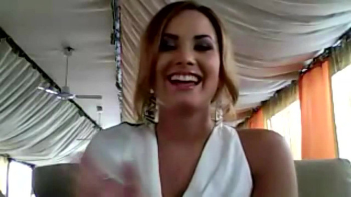 Demi Lovato - Message for her Italian Fans 037