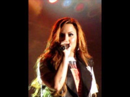 Demi Lovato - Moves Like Jagger (511)