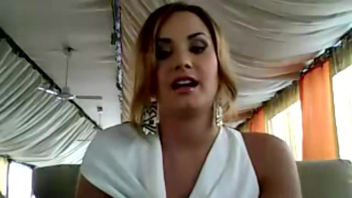 Demi Lovato - Message for her Italian Fans 570