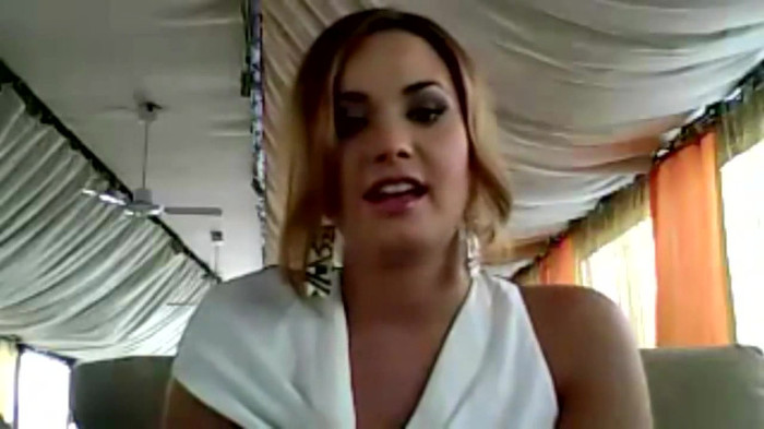Demi Lovato - Message for her Italian Fans 684