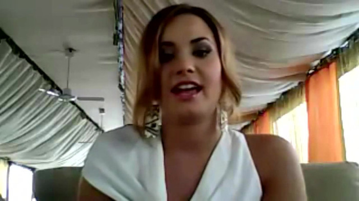 Demi Lovato - Message for her Italian Fans 687