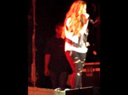 Demi Lovato - Moves Like Jagger (966)