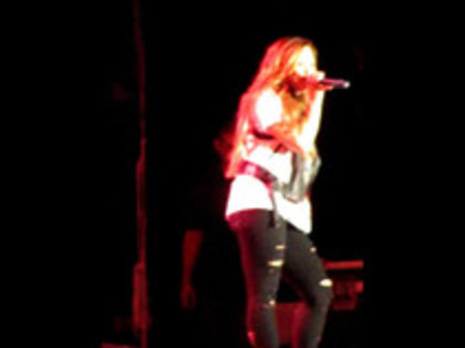 Demi Lovato - Moves Like Jagger (1027)