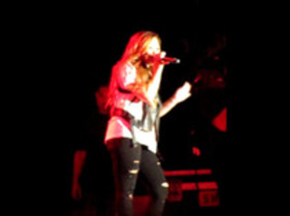 Demi Lovato - Moves Like Jagger (1030)