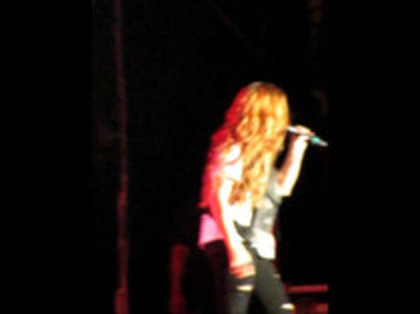 Demi Lovato - Moves Like Jagger (1053)