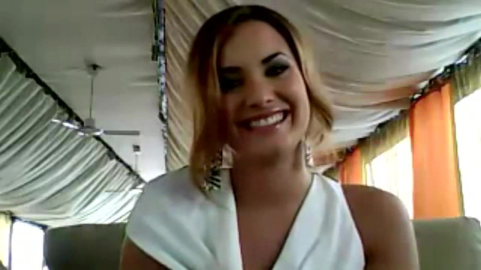 Demi Lovato - Message for her Italian Fans 934