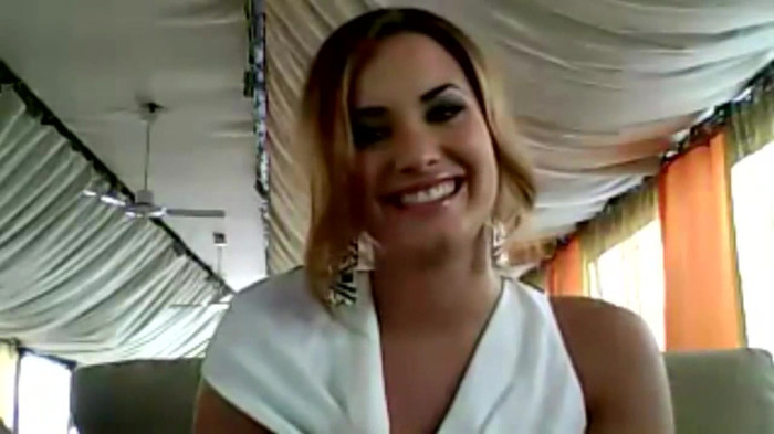 Demi Lovato - Message for her Italian Fans 936