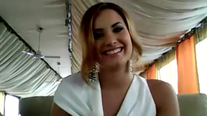 Demi Lovato - Message for her Italian Fans 944