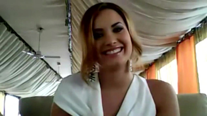 Demi Lovato - Message for her Italian Fans 945