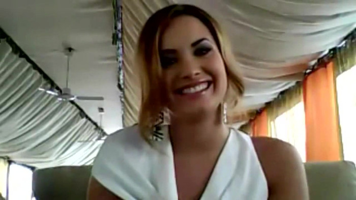 Demi Lovato - Message for her Italian Fans 946