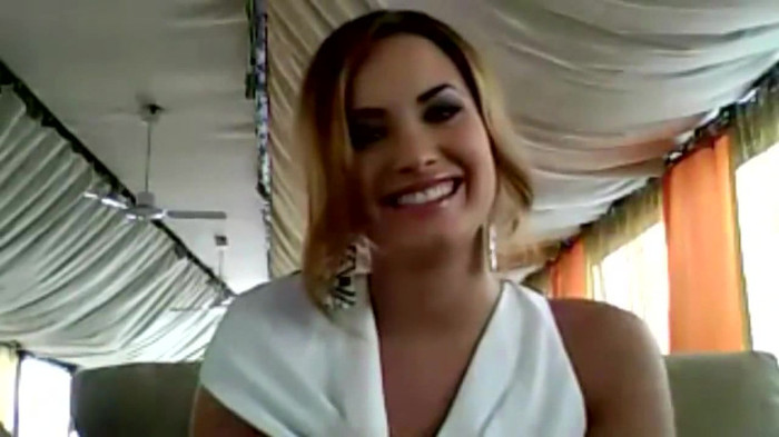 Demi Lovato - Message for her Italian Fans 947