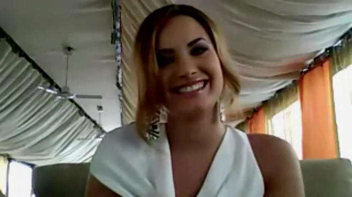 Demi Lovato - Message for her Italian Fans 949