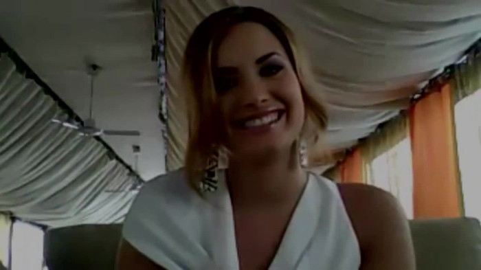 Demi Lovato - Message for her Italian Fans 951