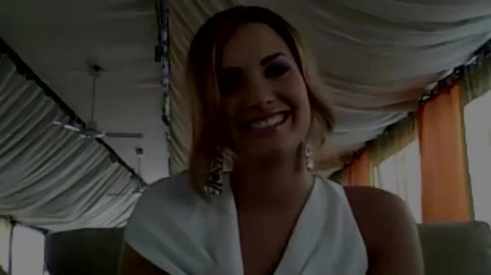 Demi Lovato - Message for her Italian Fans 952