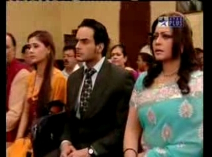 00_03_17 - sara khan