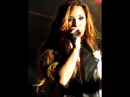 Demi Lovato - Moves Like Jagger (2461)