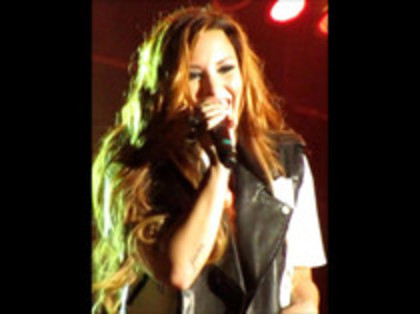 Demi Lovato - Moves Like Jagger (2477)