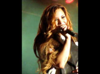 Demi Lovato - Moves Like Jagger (2480)