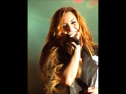 Demi Lovato - Moves Like Jagger (2481)