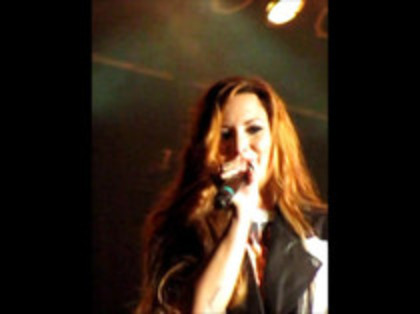 Demi Lovato - Moves Like Jagger (2485)